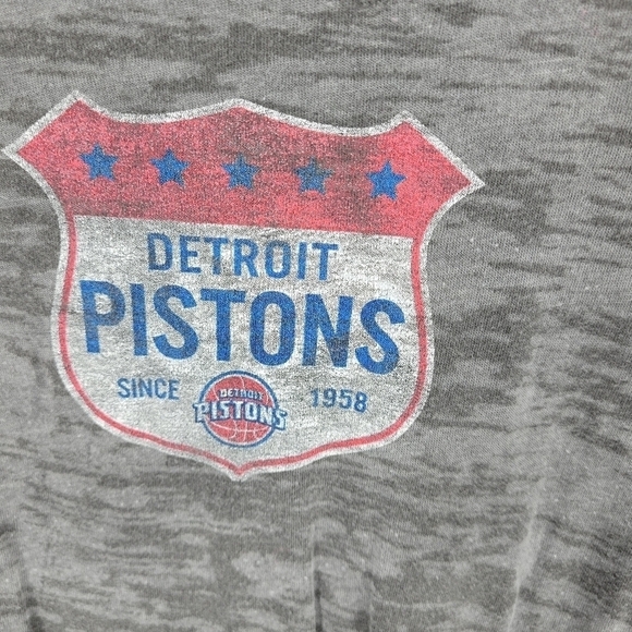 Women's gray T-shirt Sportiqe apparel company Retro Detroit Pistons Size small - Picture 5 of 6
